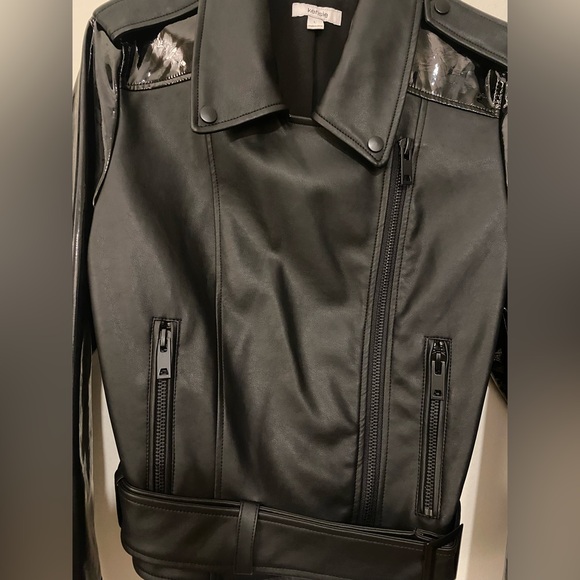 Black Jacket - Picture 12 of 13